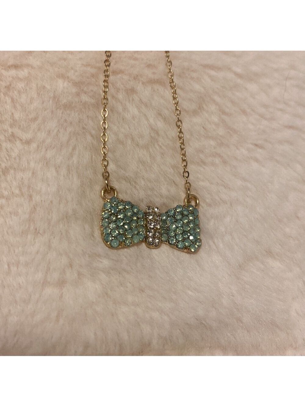 NWT Rhinestone Bow on gold chain necklace
